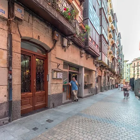 شقة Basque Museum